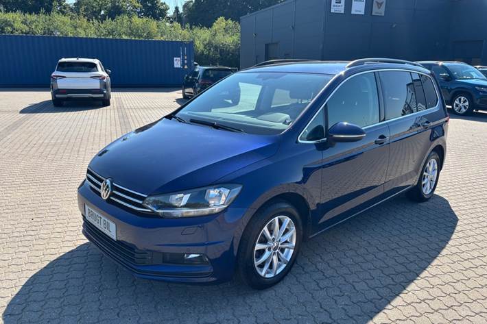 Blå VW Touran fra 2019