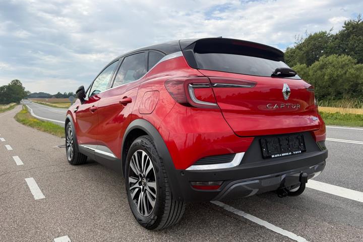 Rød Renault Captur fra 2021