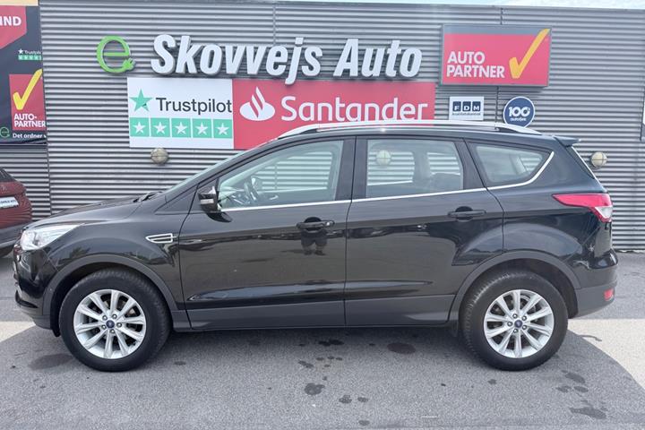 Sort Ford Kuga fra 2016
