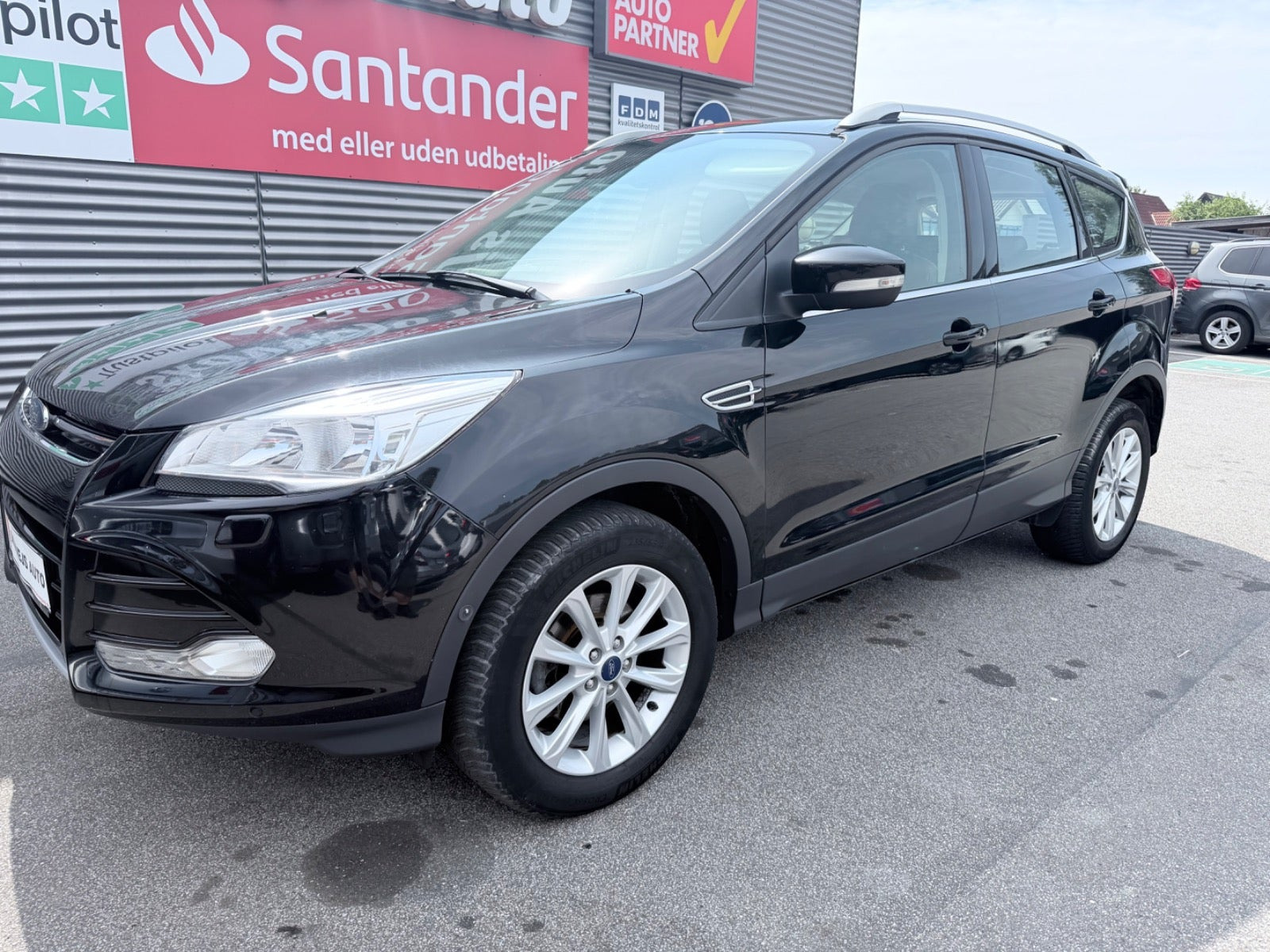Sort Ford Kuga fra 2016