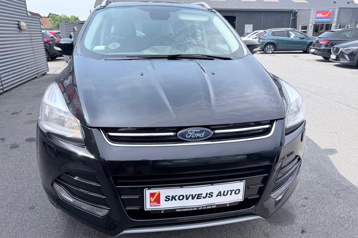 Sort Ford Kuga fra 2016