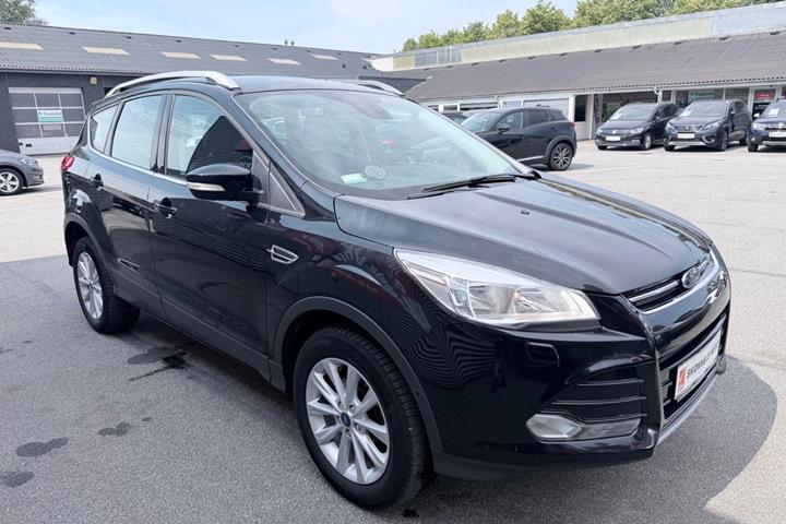 Sort Ford Kuga fra 2016
