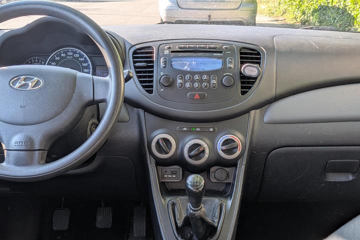 Blå Hyundai i10 fra 2012
