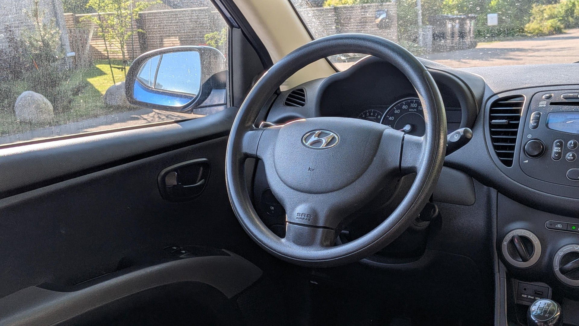 Blå Hyundai i10 fra 2012