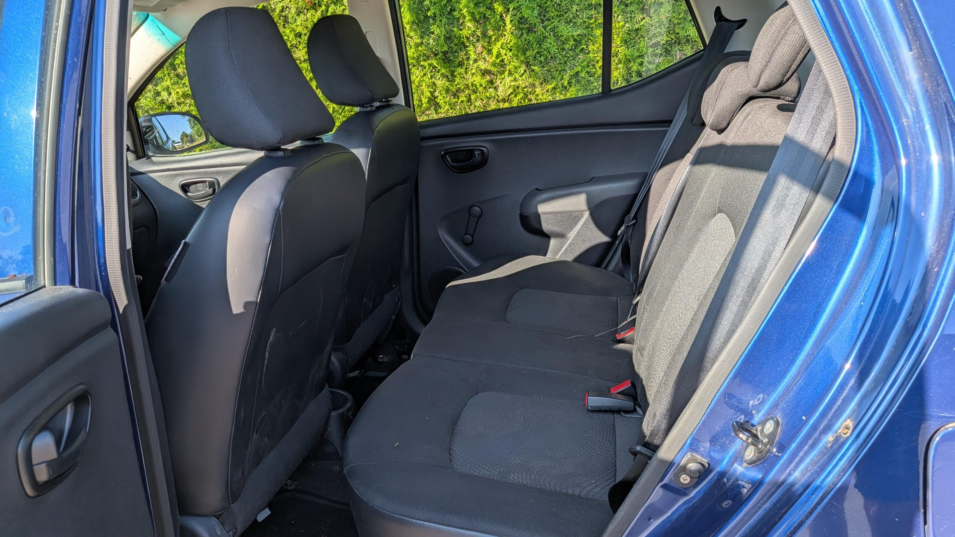 Blå Hyundai i10 fra 2012
