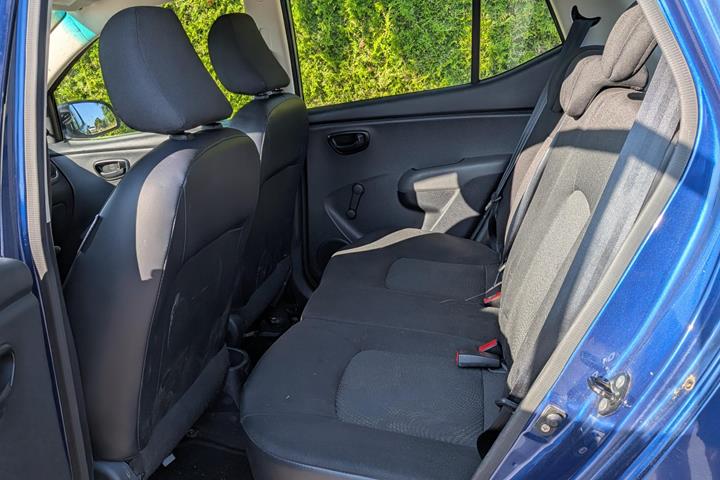 Blå Hyundai i10 fra 2012