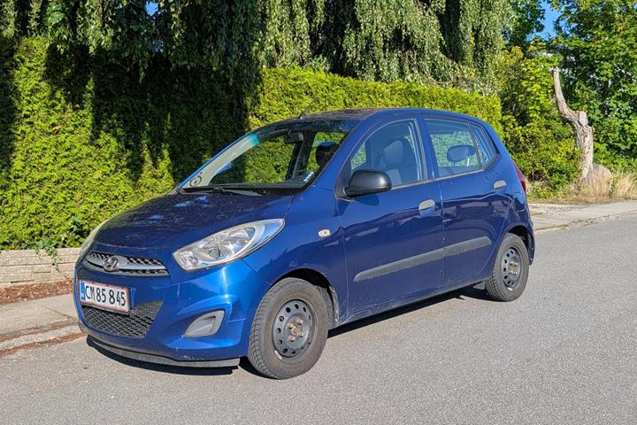 Blå Hyundai i10 fra 2012