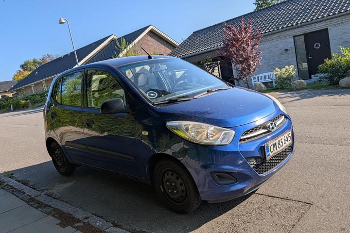 Blå Hyundai i10 fra 2012