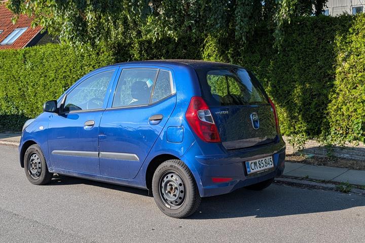 Blå Hyundai i10 fra 2012