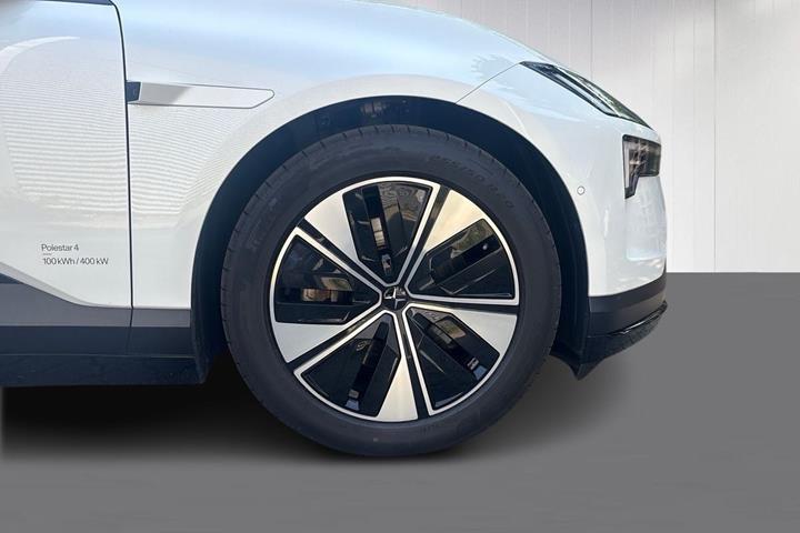Hvid Polestar 4 fra 2025