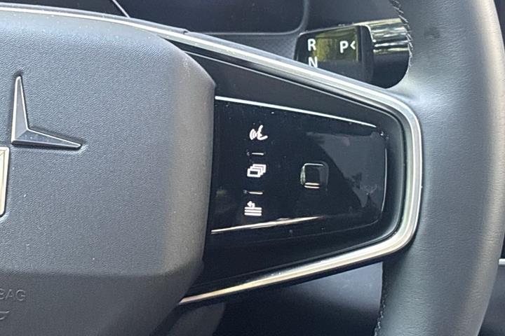 Hvid Polestar 4 fra 2025