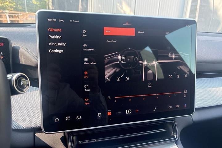 Hvid Polestar 4 fra 2025