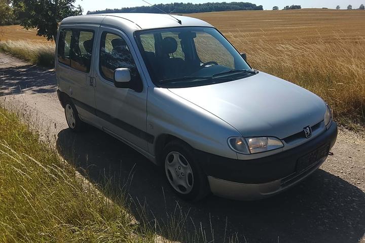 Sølv Peugeot Partner fra 2001