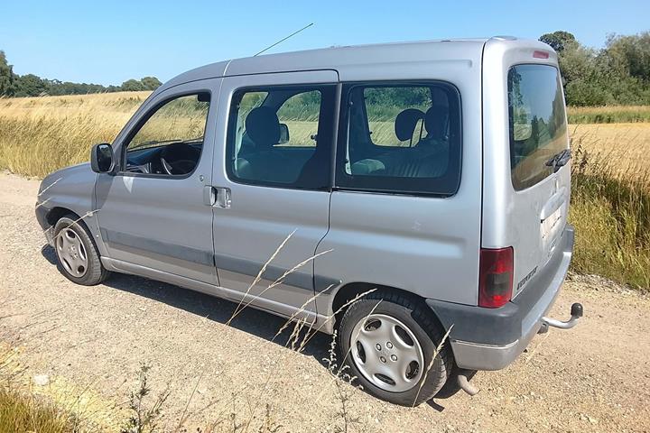 Sølv Peugeot Partner fra 2001