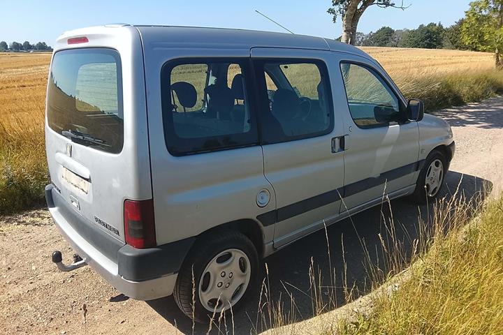 Sølv Peugeot Partner fra 2001