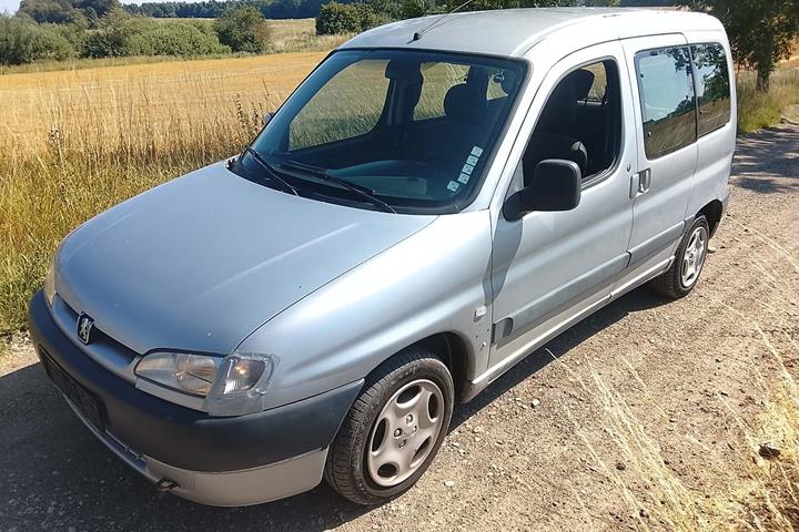Sølv Peugeot Partner fra 2001