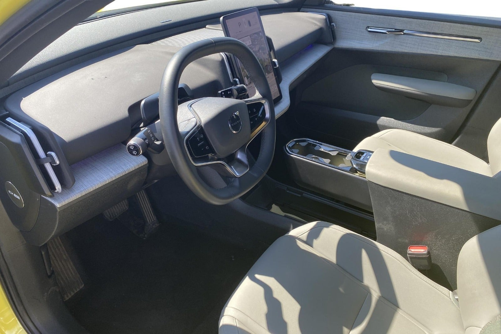 Gul Volvo EX30 fra 2024