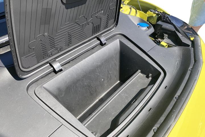 Gul Volvo EX30 fra 2024