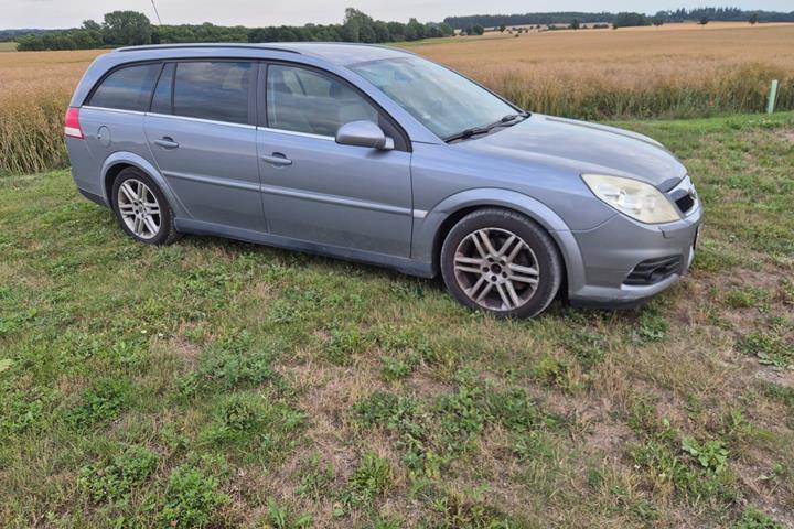 Blå Opel Vectra fra 2008