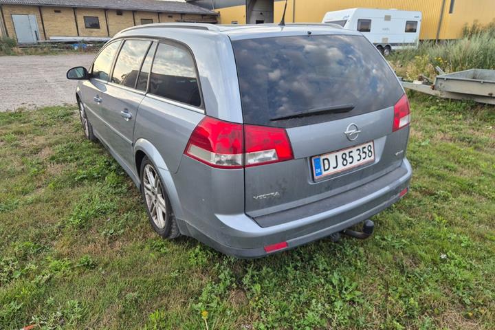 Blå Opel Vectra fra 2008