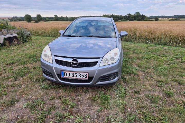 Blå Opel Vectra fra 2008