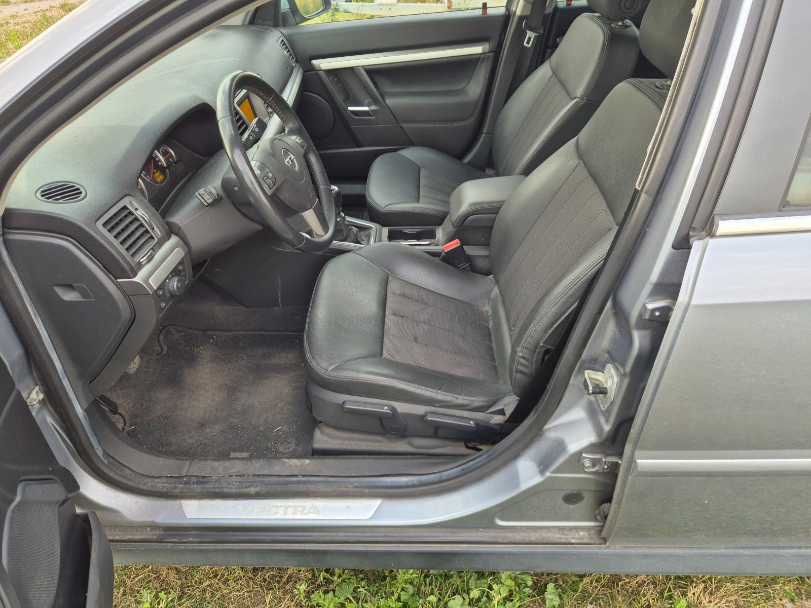 Blå Opel Vectra fra 2008