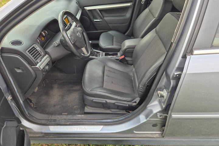 Blå Opel Vectra fra 2008