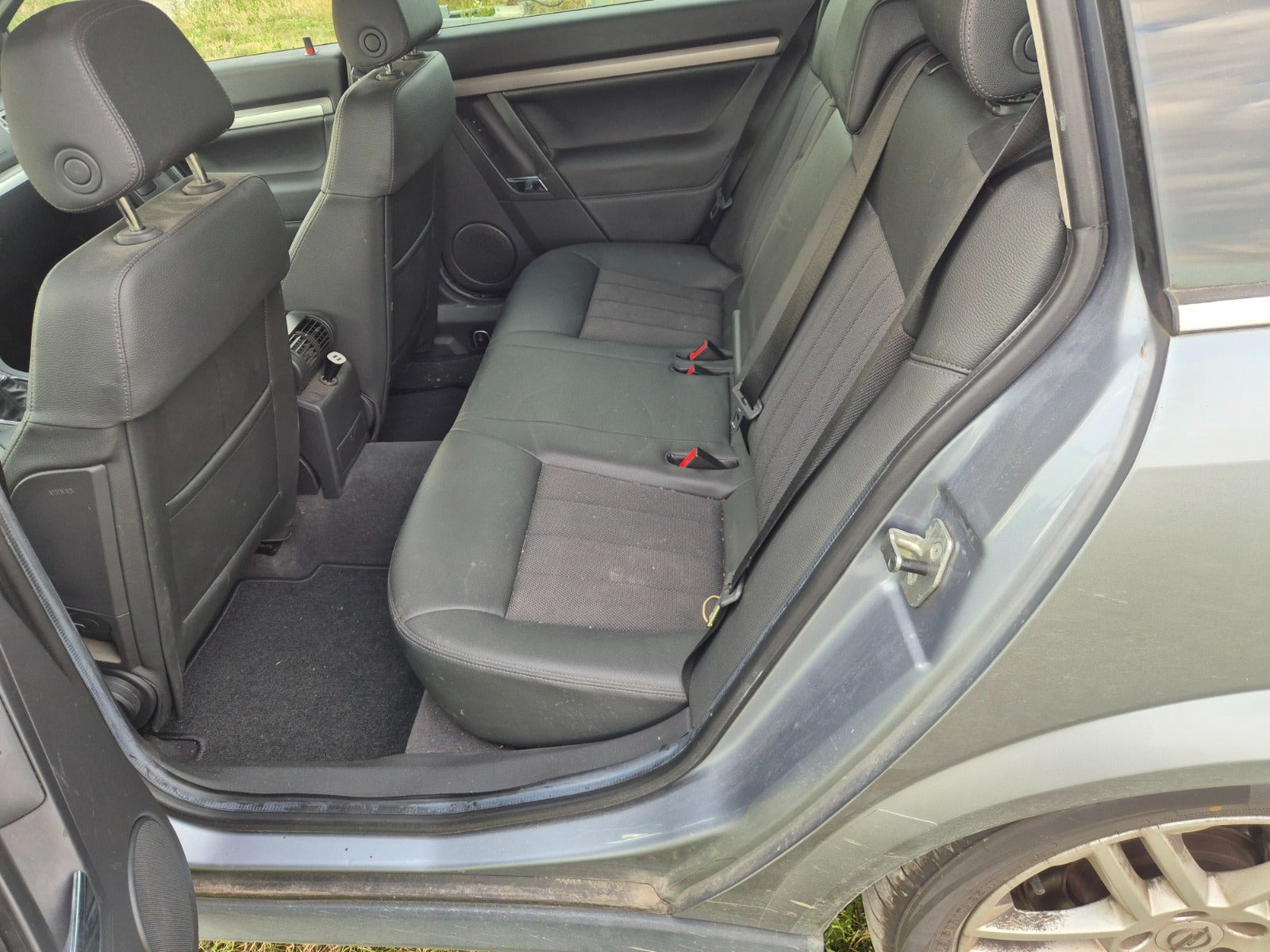 Blå Opel Vectra fra 2008