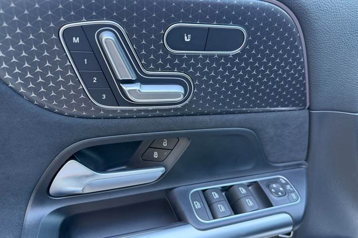 Hvid Mercedes EQA250+ fra 2025