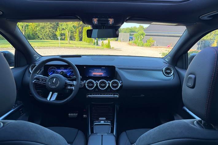 Hvid Mercedes EQA250+ fra 2025