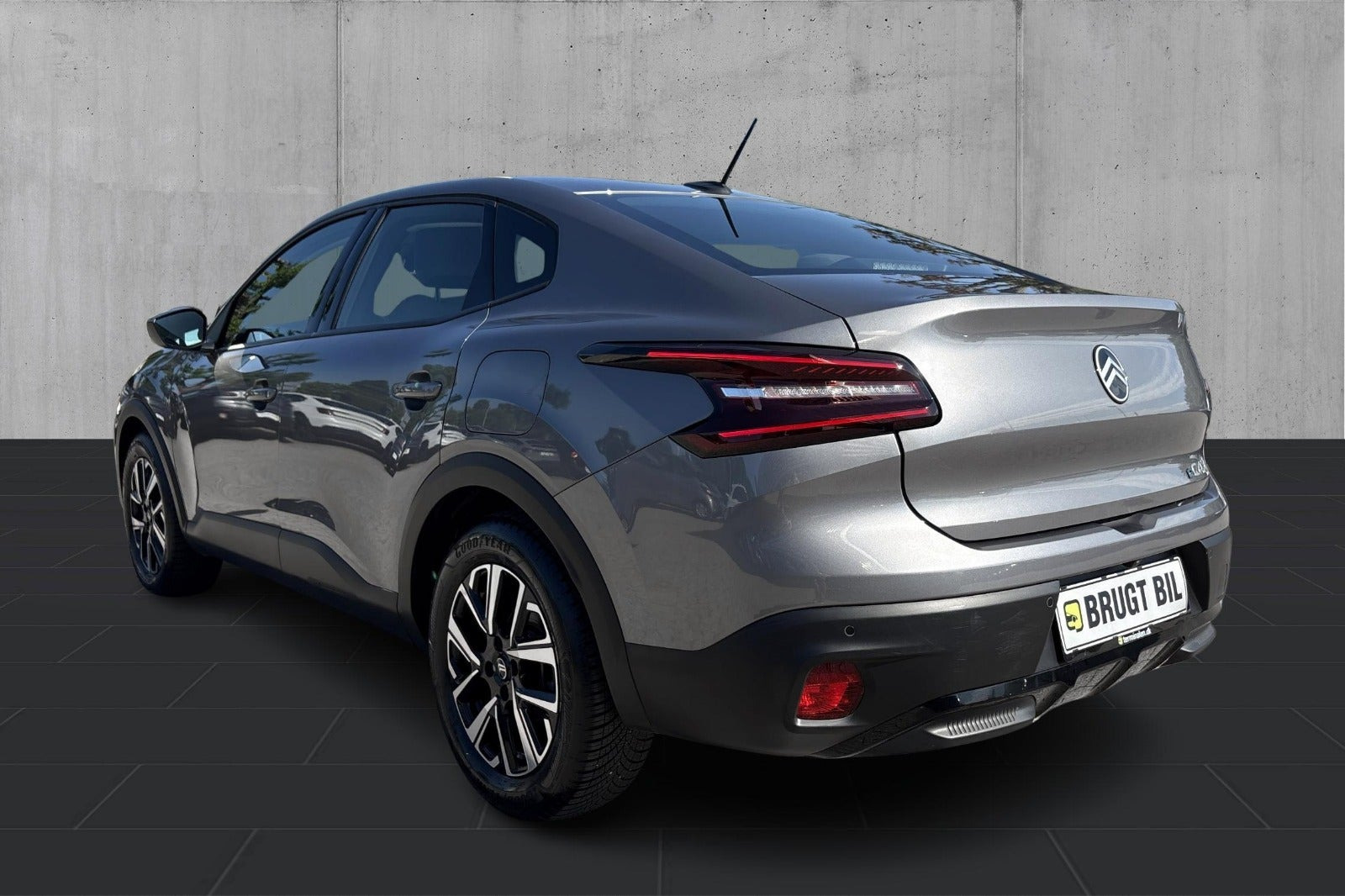 Grå Citroën ë-C4 X fra 2025