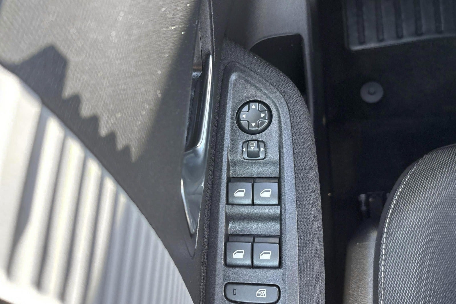 Grå Citroën ë-C4 X fra 2025
