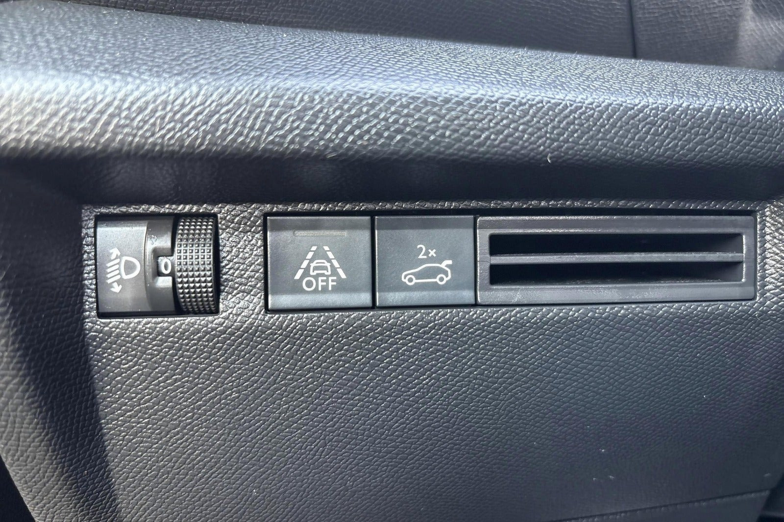 Grå Citroën ë-C4 X fra 2025