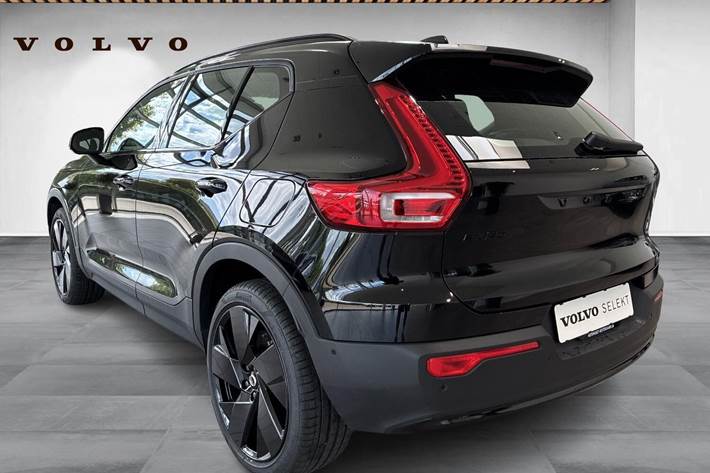 Sort Volvo EX40 fra 2025