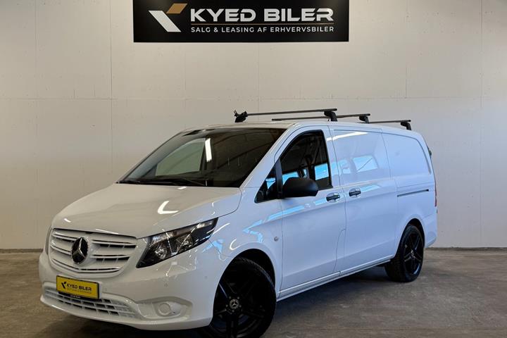 Hvid Mercedes Vito 114 fra 2020 set udefra