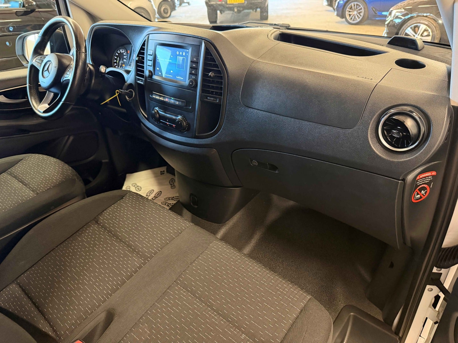 Hvid Mercedes Vito 114 fra 2020