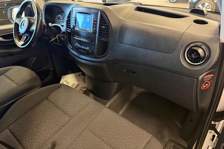 Hvid Mercedes Vito 114 fra 2020