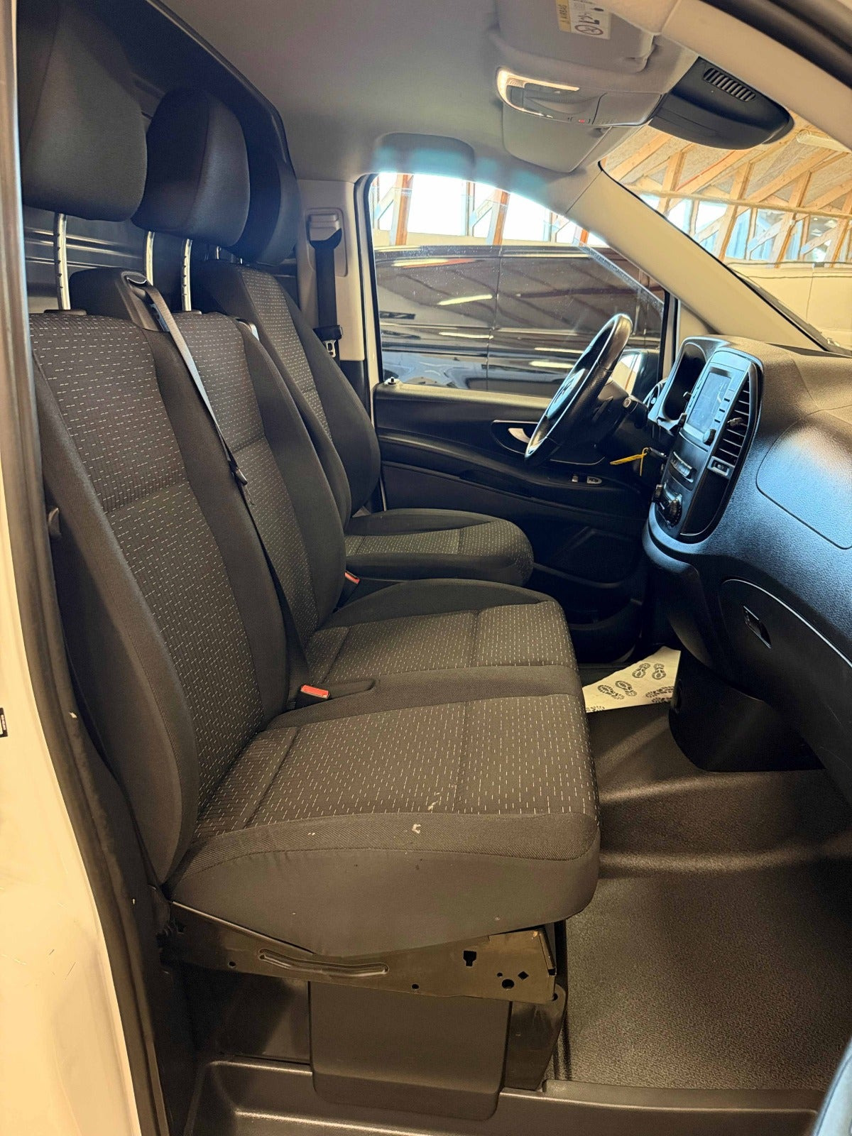 Hvid Mercedes Vito 114 fra 2020