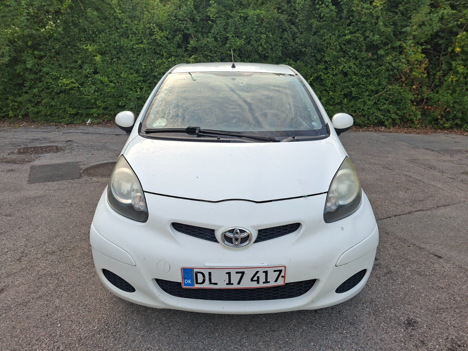Hvid Toyota Aygo fra 2010