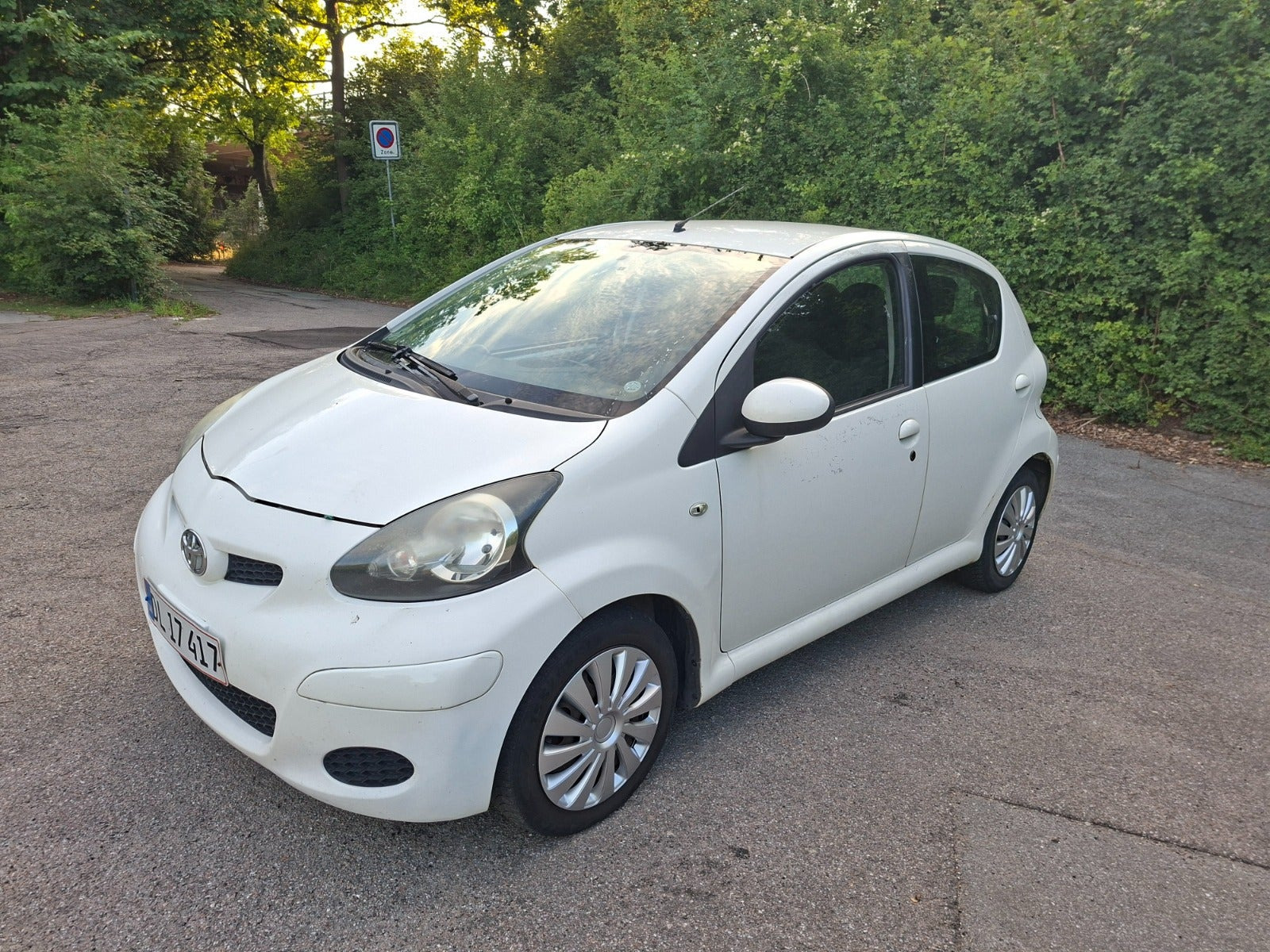 Hvid Toyota Aygo fra 2010