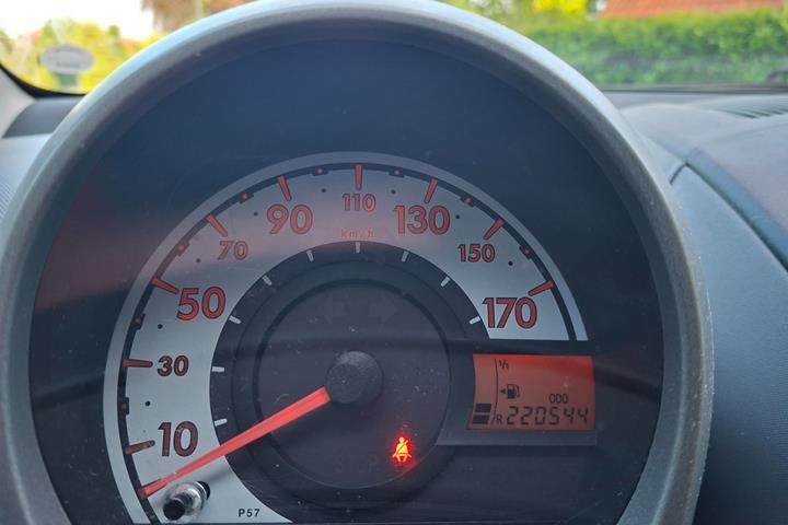 Hvid Toyota Aygo fra 2010