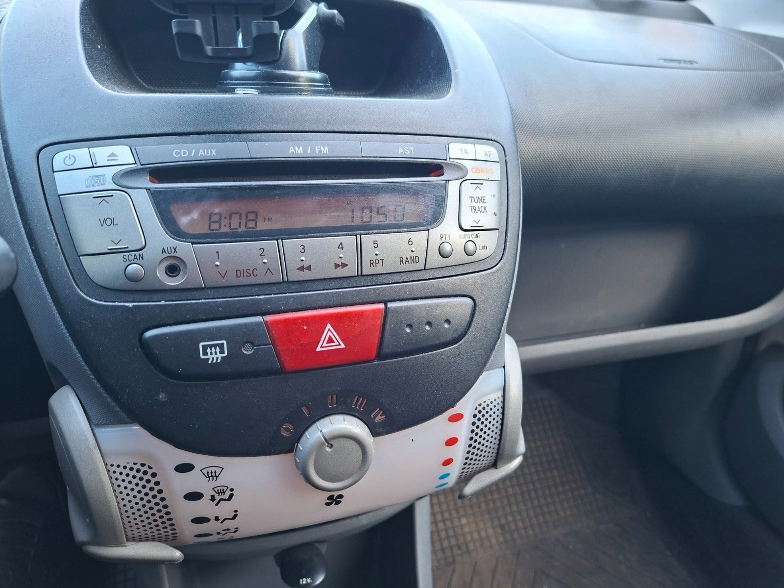 Hvid Toyota Aygo fra 2010