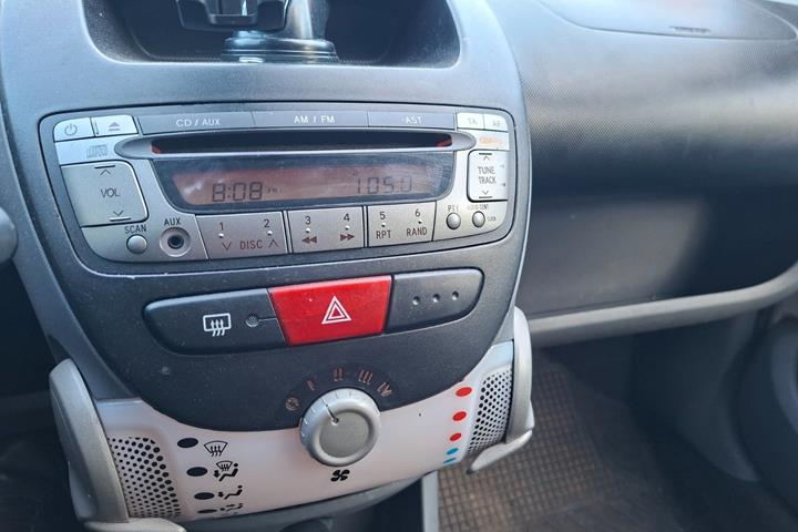 Hvid Toyota Aygo fra 2010