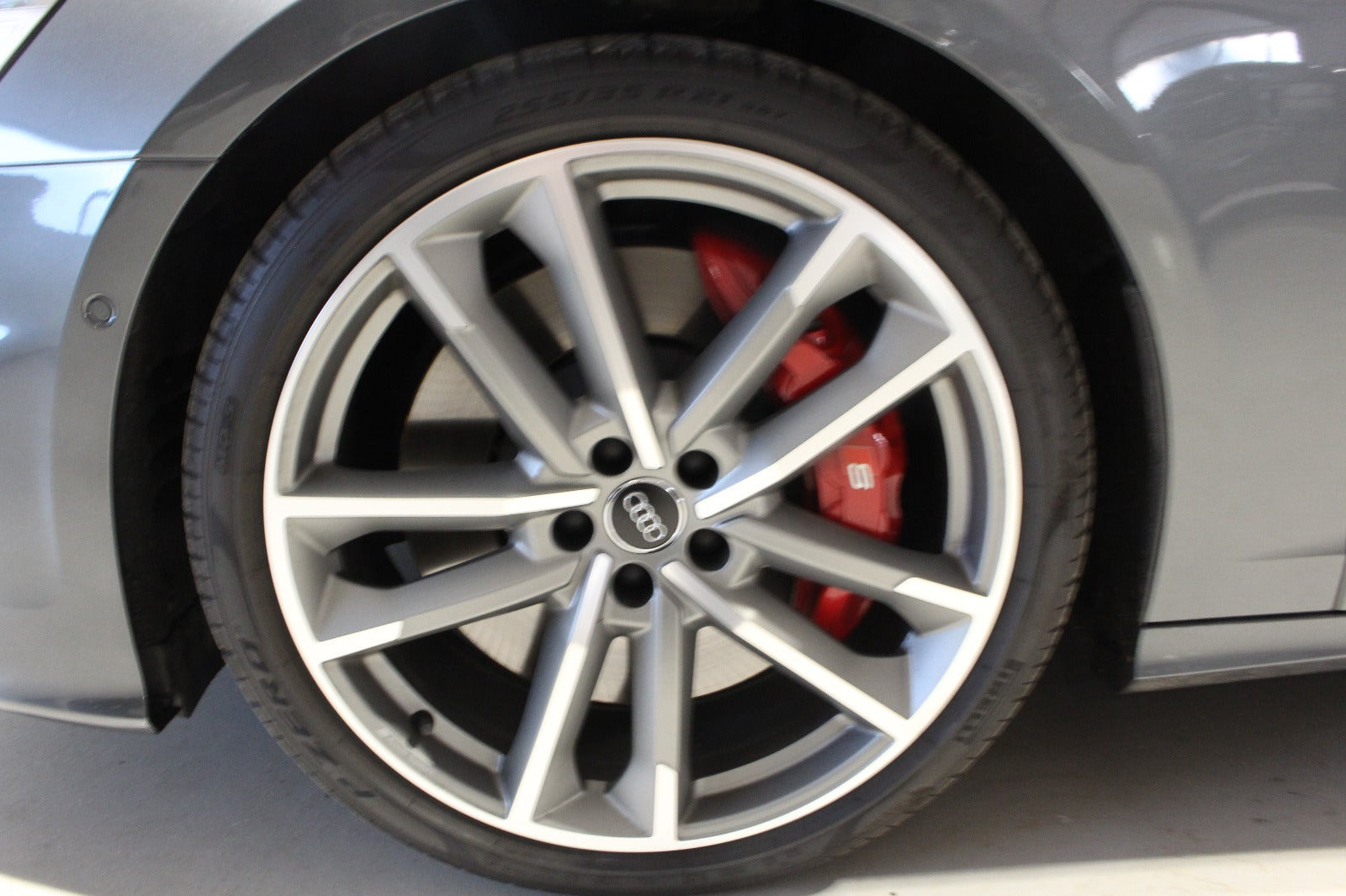 Grå Audi S6 fra 2020
