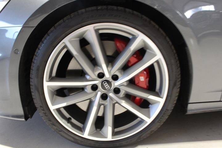 Grå Audi S6 fra 2020