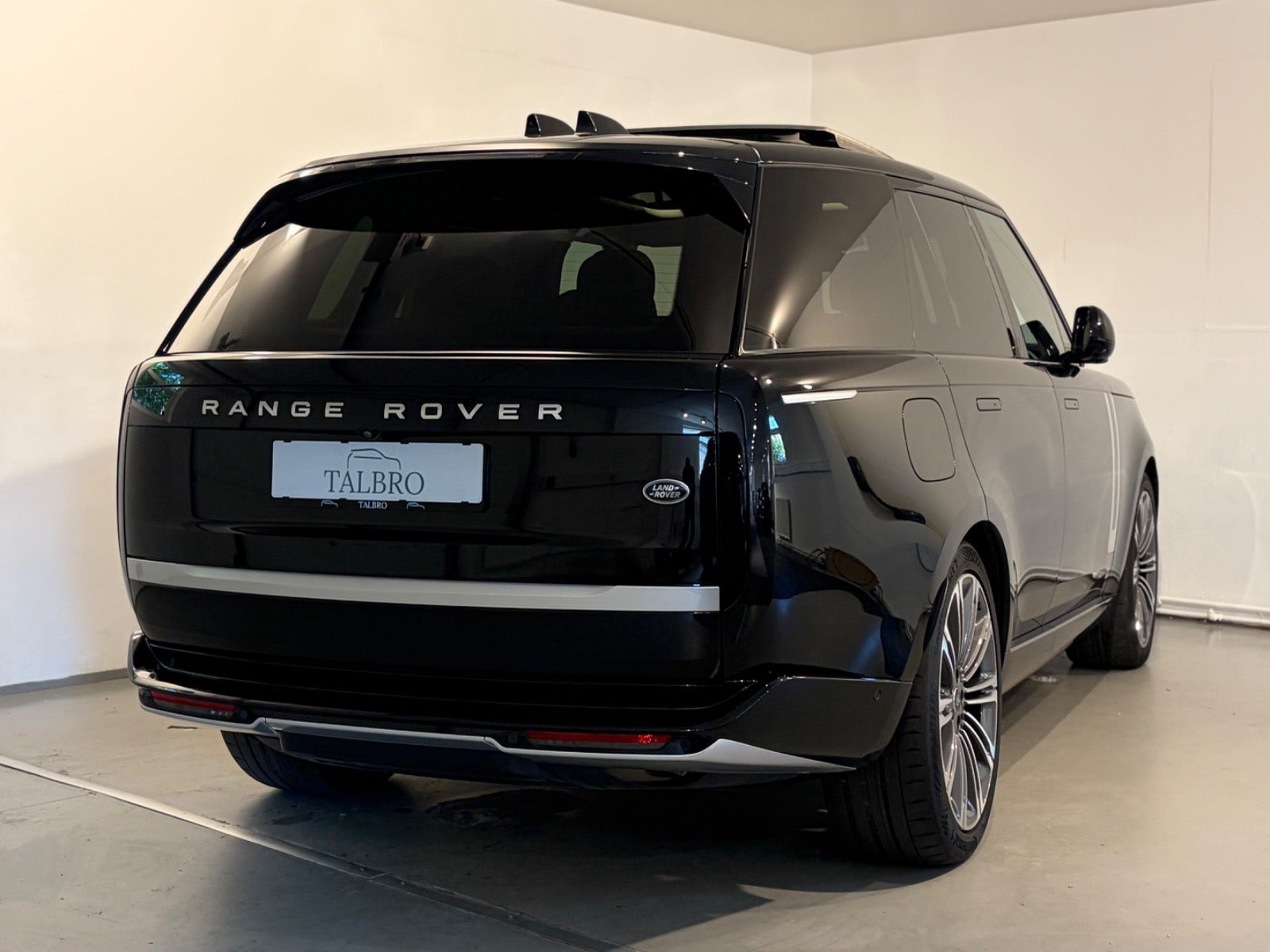 Sort Land Rover Range Rover fra 2023