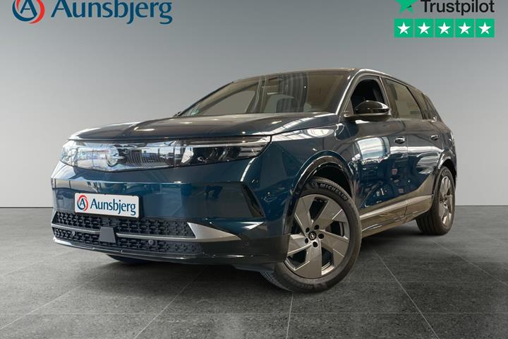 Blå Opel Grandland-e fra 2025 set udefra