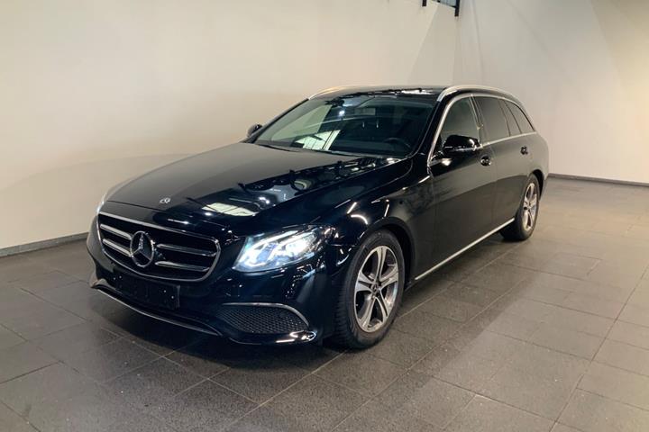 Sort Mercedes E200 d fra 2019 set udefra