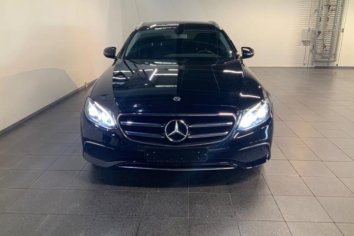 Sort Mercedes E200 d fra 2019