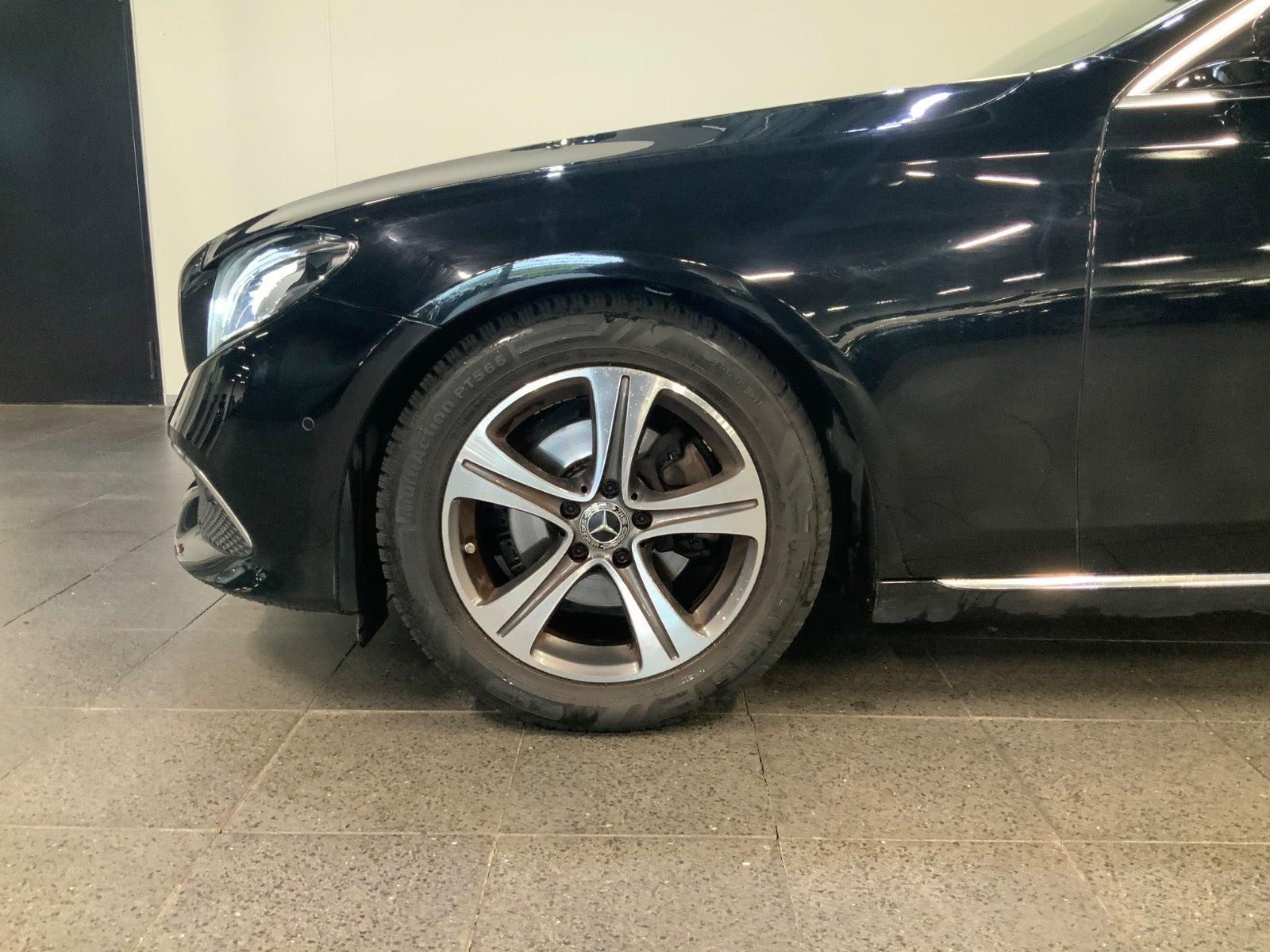 Sort Mercedes E200 d fra 2019